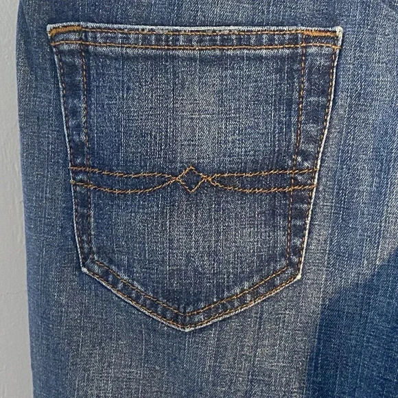 Lucky Brand Dungarees Mid Rise Flare Reg Length Medium Wash Jeans Size 30 - Picture 8 of 12